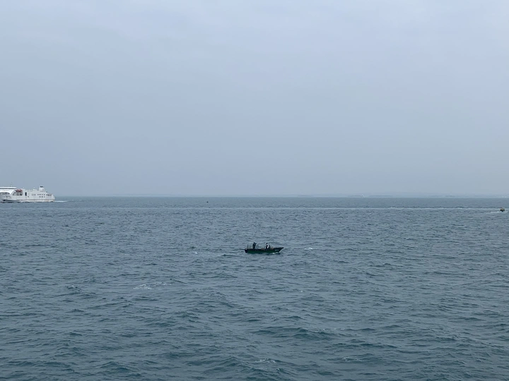 海和船