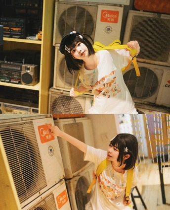 一个年轻女孩站在房间的照片拼贴