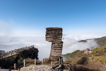在山顶上可以看到景色。
