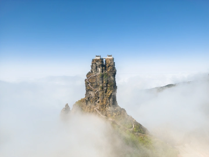 山顶城堡 云雾缭绕