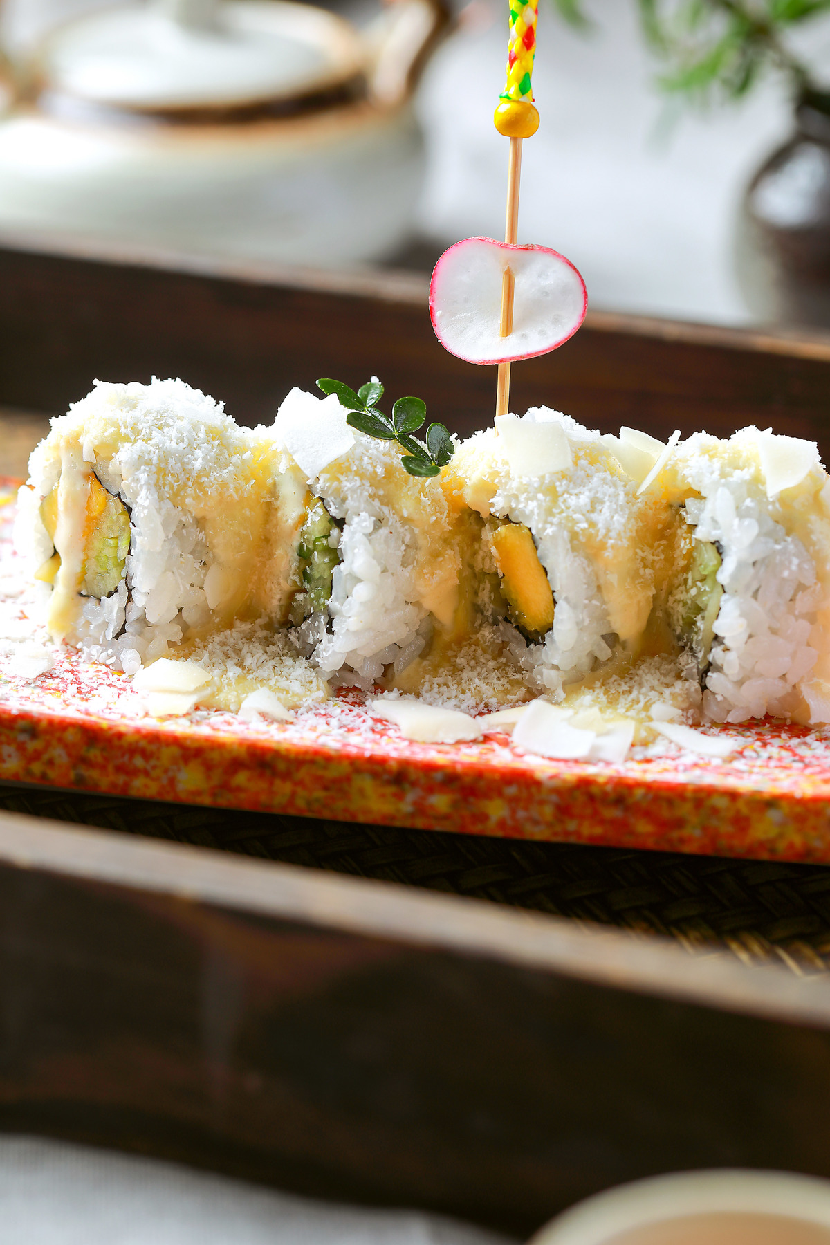 盘子上的食物 上面有寿司