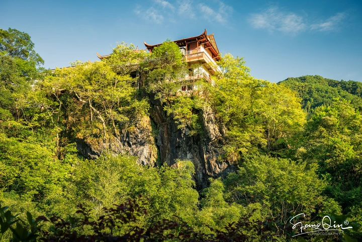 崖顶的寺庙