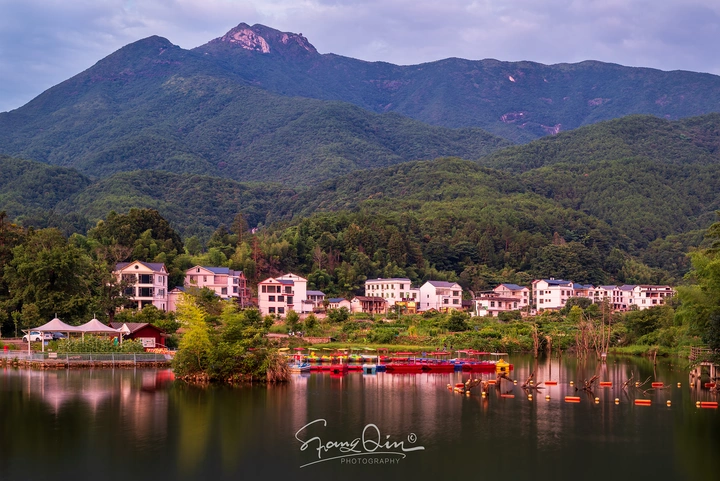 依山傍水