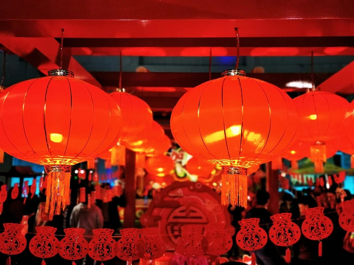 灯笼高挂迎新春