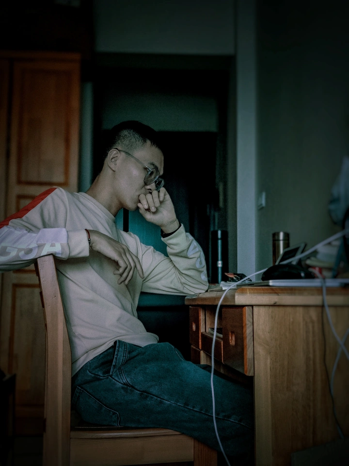 暗黑色调的周末