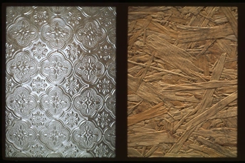 一片带有图案的玻璃窗