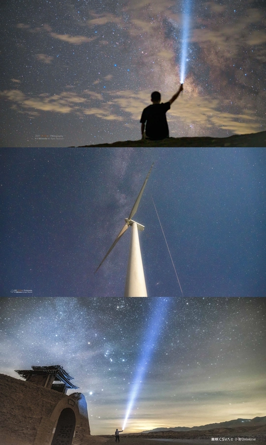 一个人在夜空中用闪光灯点燃了一座风车。