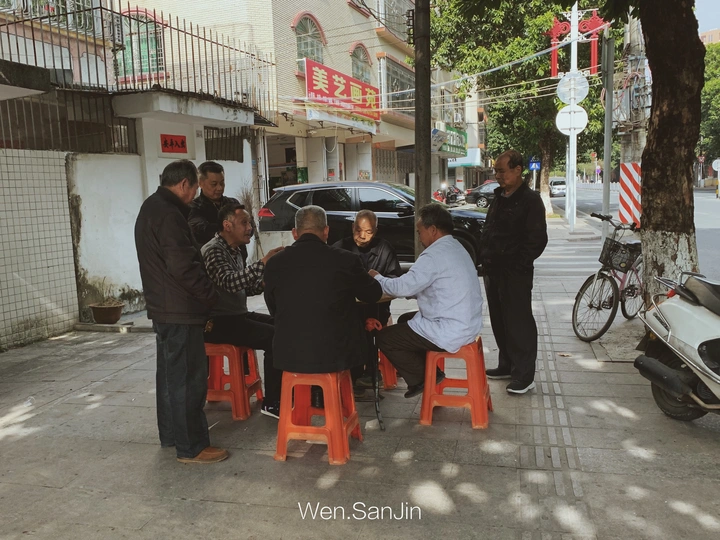 这条街上最亮的仔
