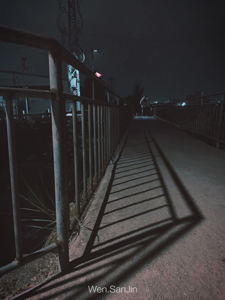 夜幕人影
