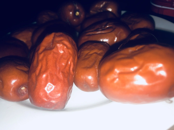 一盘红枣