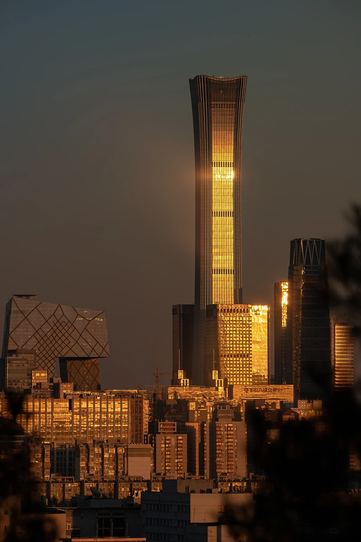 夕阳下的中国樽