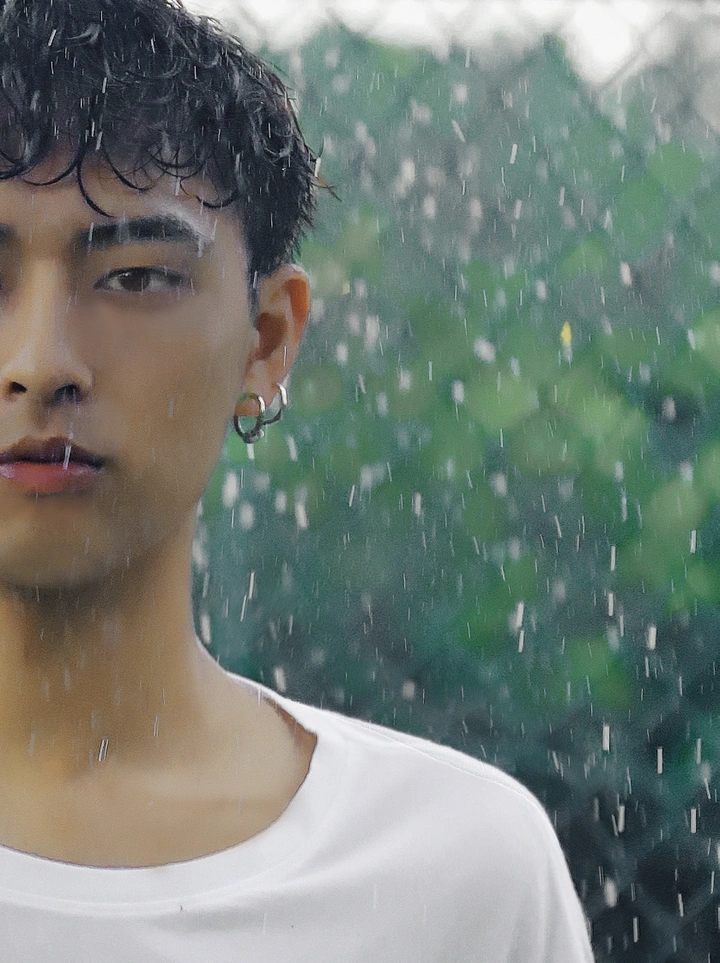 与雨共生