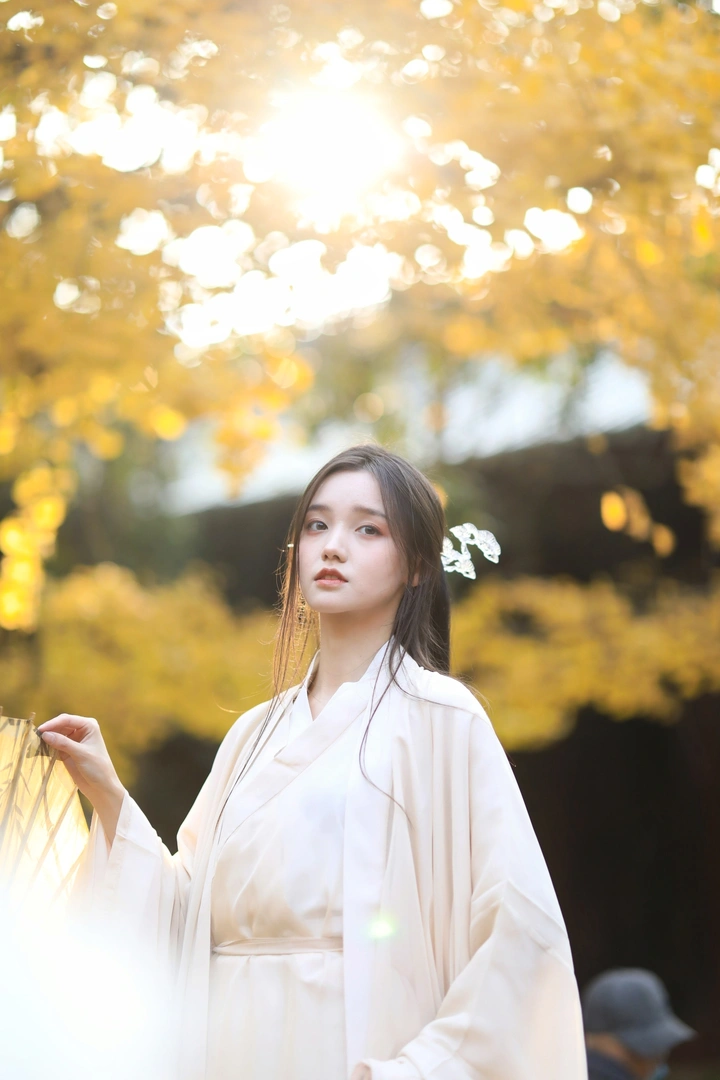 回眸一笑百媚生