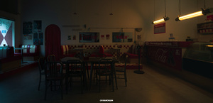 墙上挂着红灯、桌子和椅子的黑暗餐厅