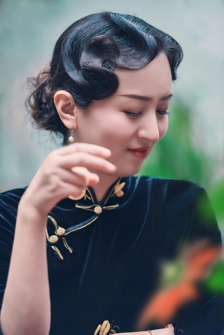 《妩魅》