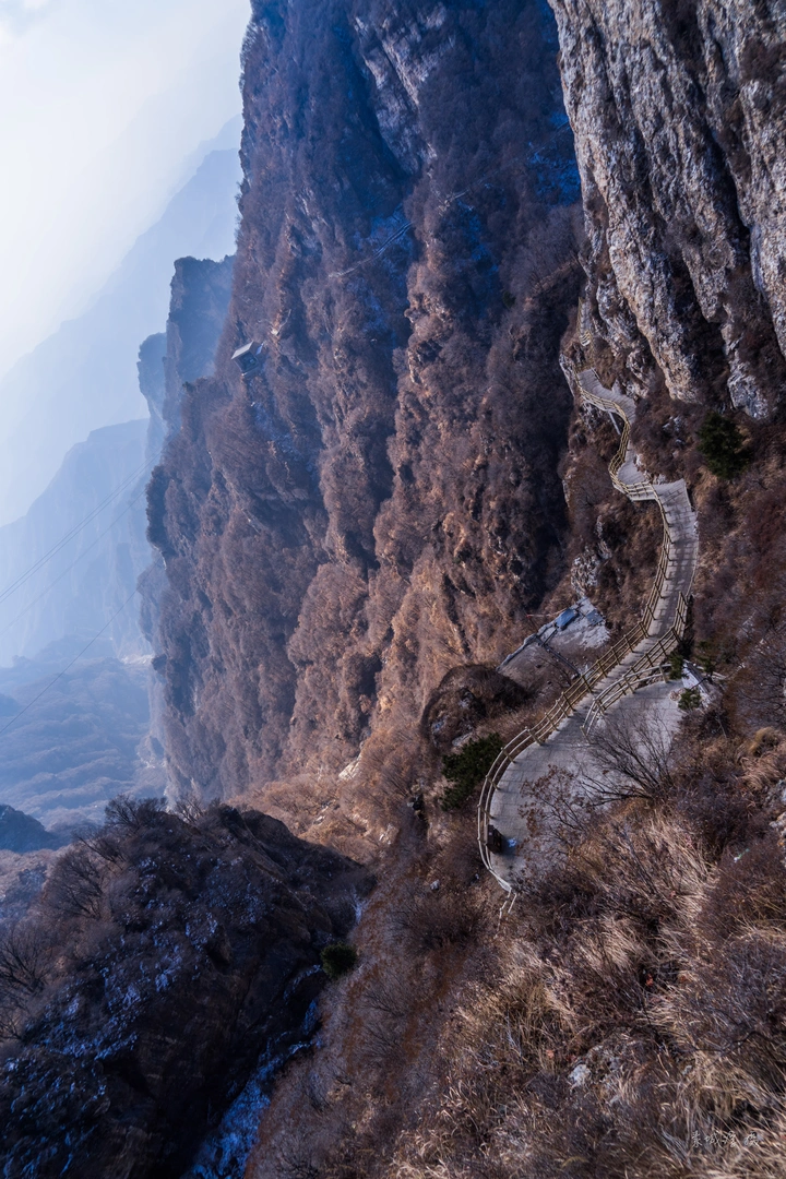 荒茫白石山