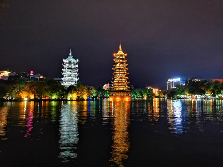 桂林旅游：两江四湖日月塔