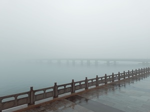 雾气缭绕的早晨 一座横跨在水面上的长桥。