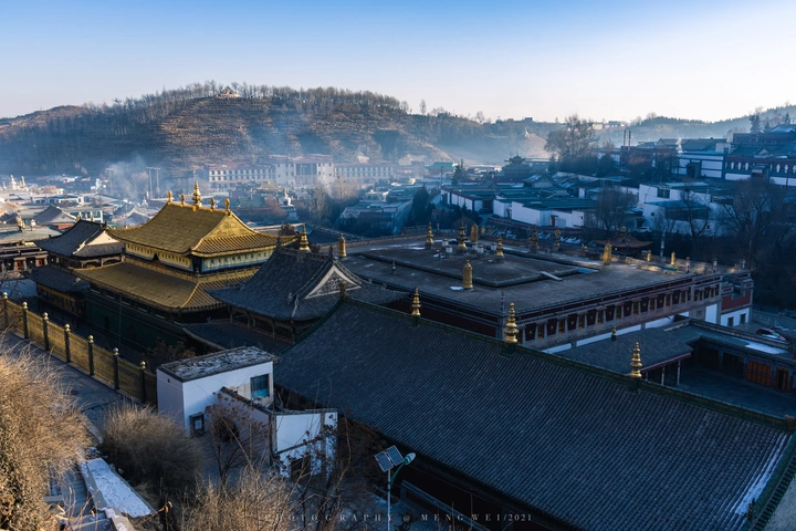 清晨的塔尔寺