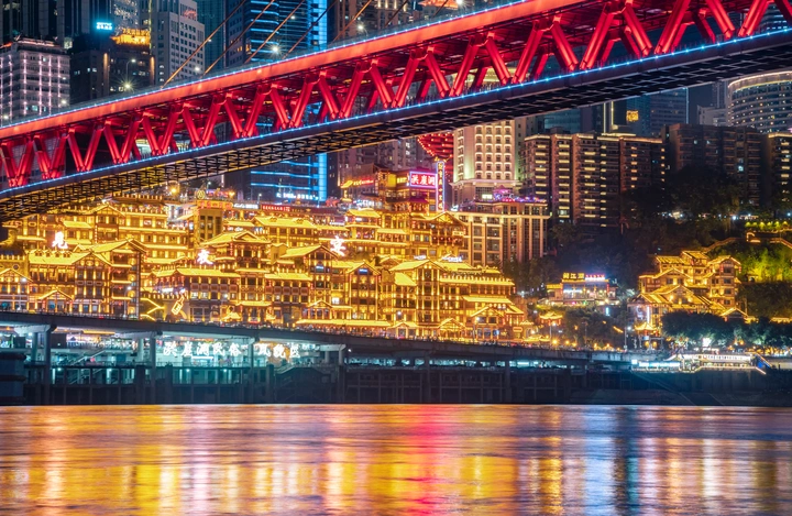 夜露江边望山城