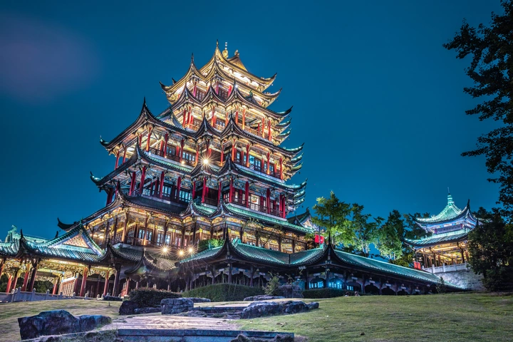 夜游鸿恩阁