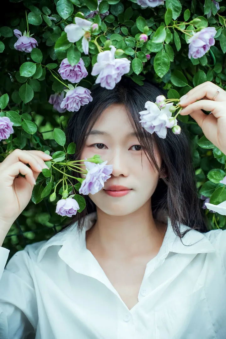 春天的浪漫鲜花占一半