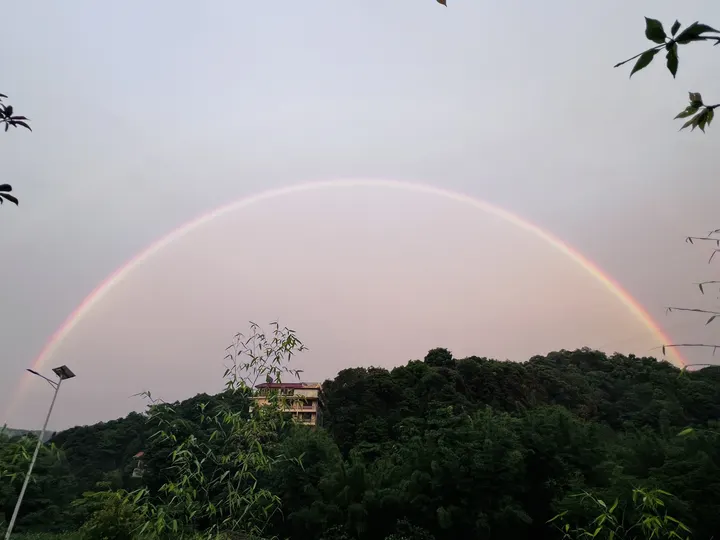雨后彩虹