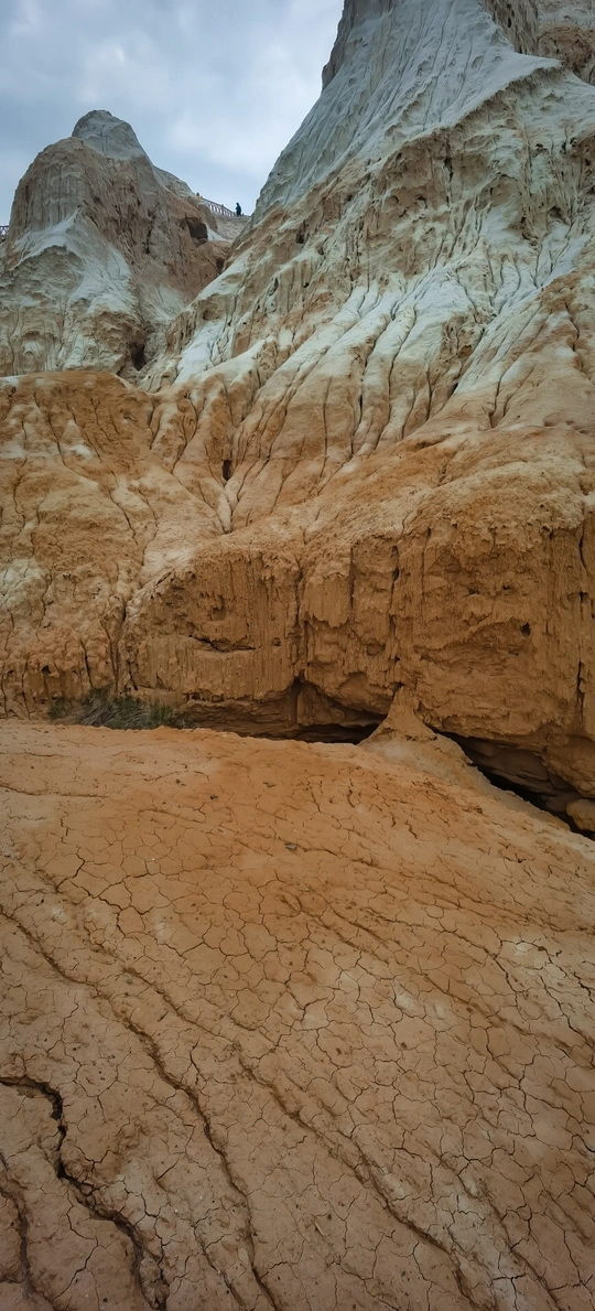 峡谷中的岩石和悬崖的风景