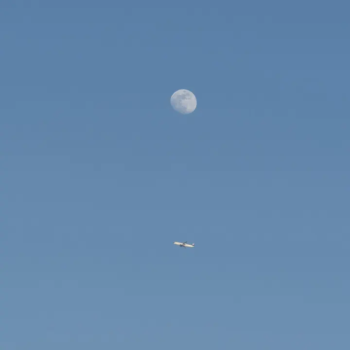 月与✈️
