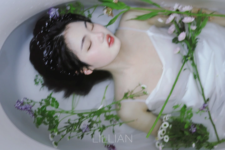 纯欲风浴缸照🛁
