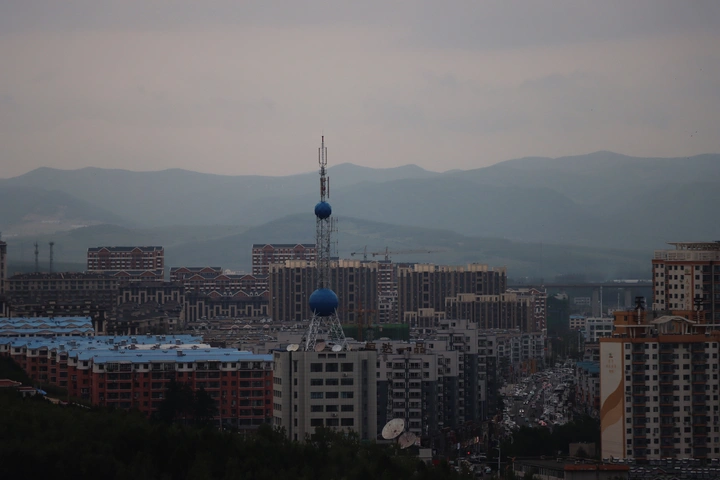 一座城，一群人