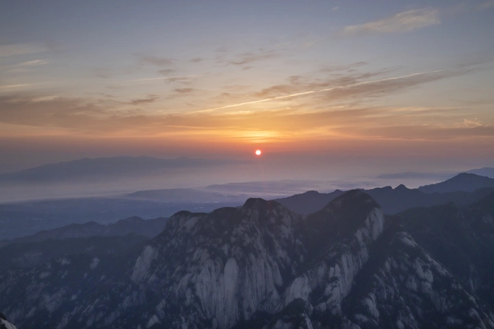 华山日出