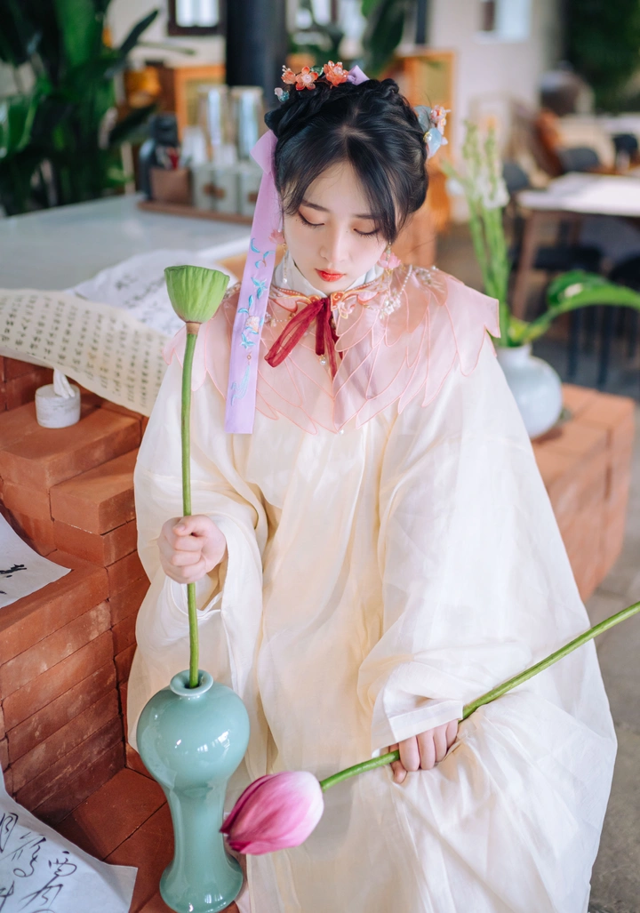 芙蓉为裳