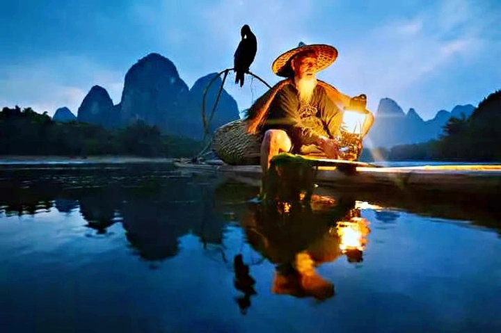 戴斗笠的老渔翁