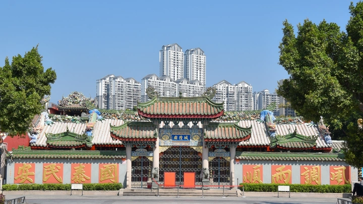 揭阳城隍庙古今碰撞
