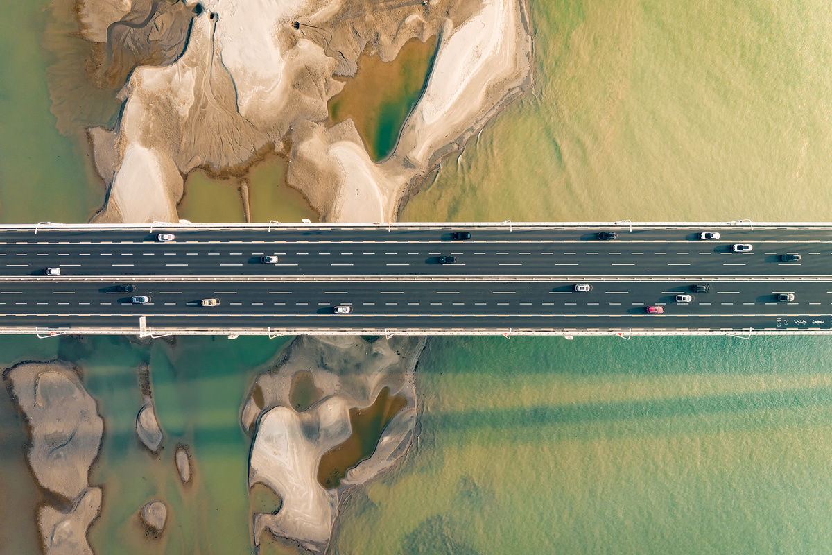 河上的高速公路 aerial image