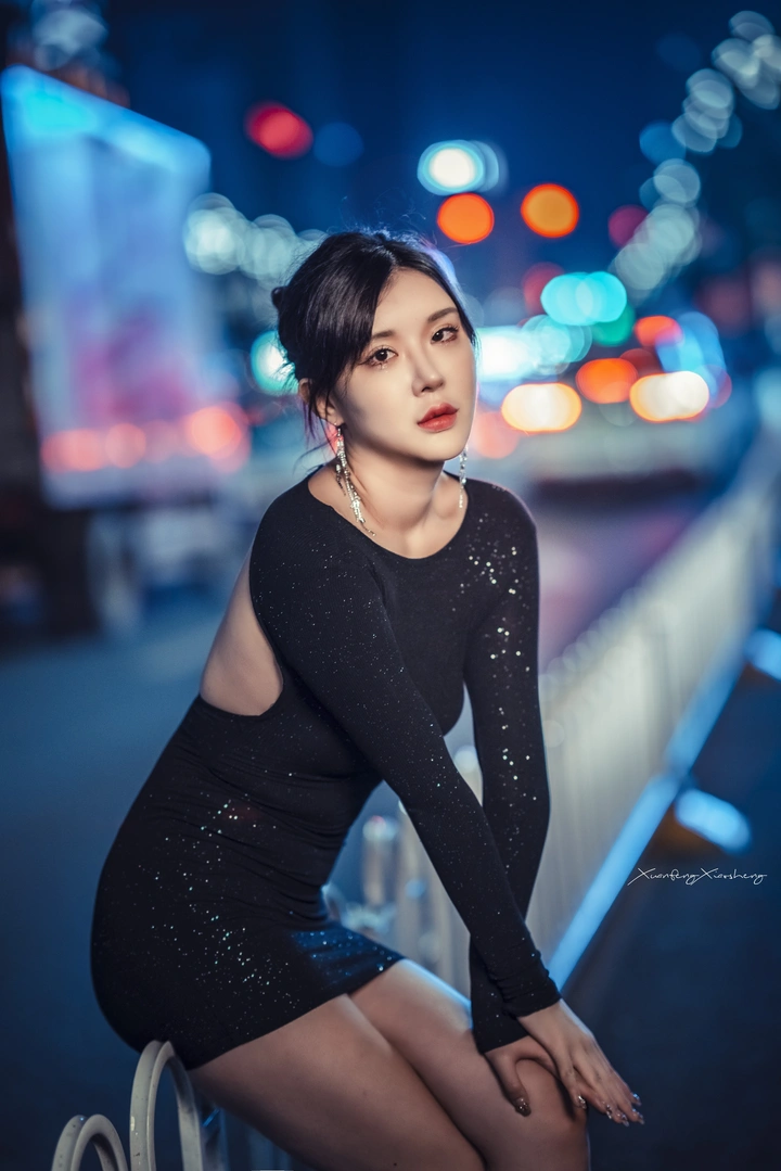 梦里寻她千百度，但愿依旧还在灯火阑珊处