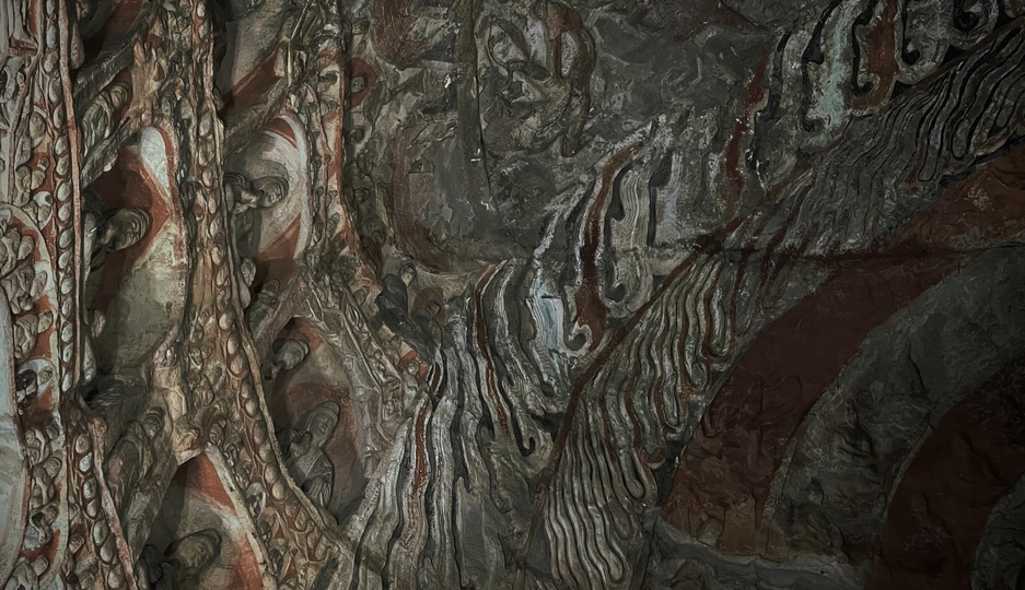 洞穴墙壁上的雕刻