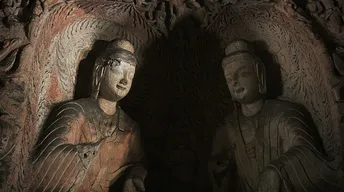 一座洞穴中的几尊天使雕像