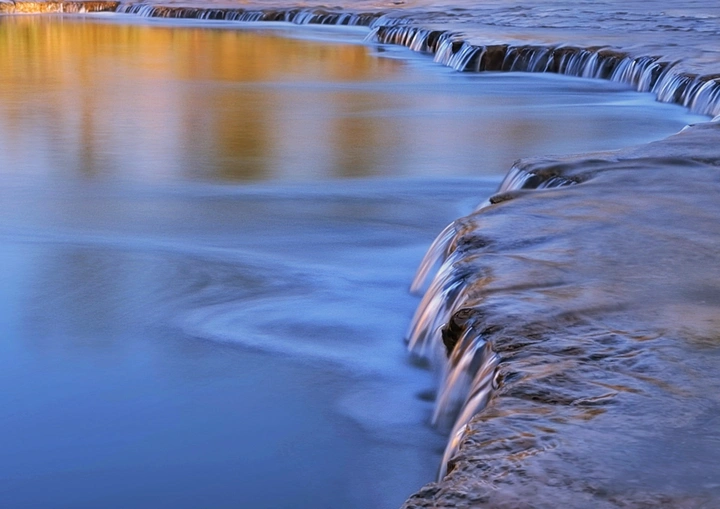 小溪流水