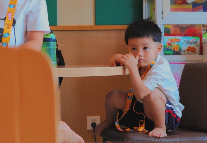 小男孩