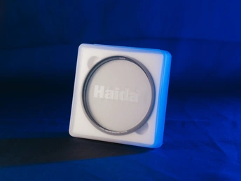 一个带有蓝色背景的白盒子