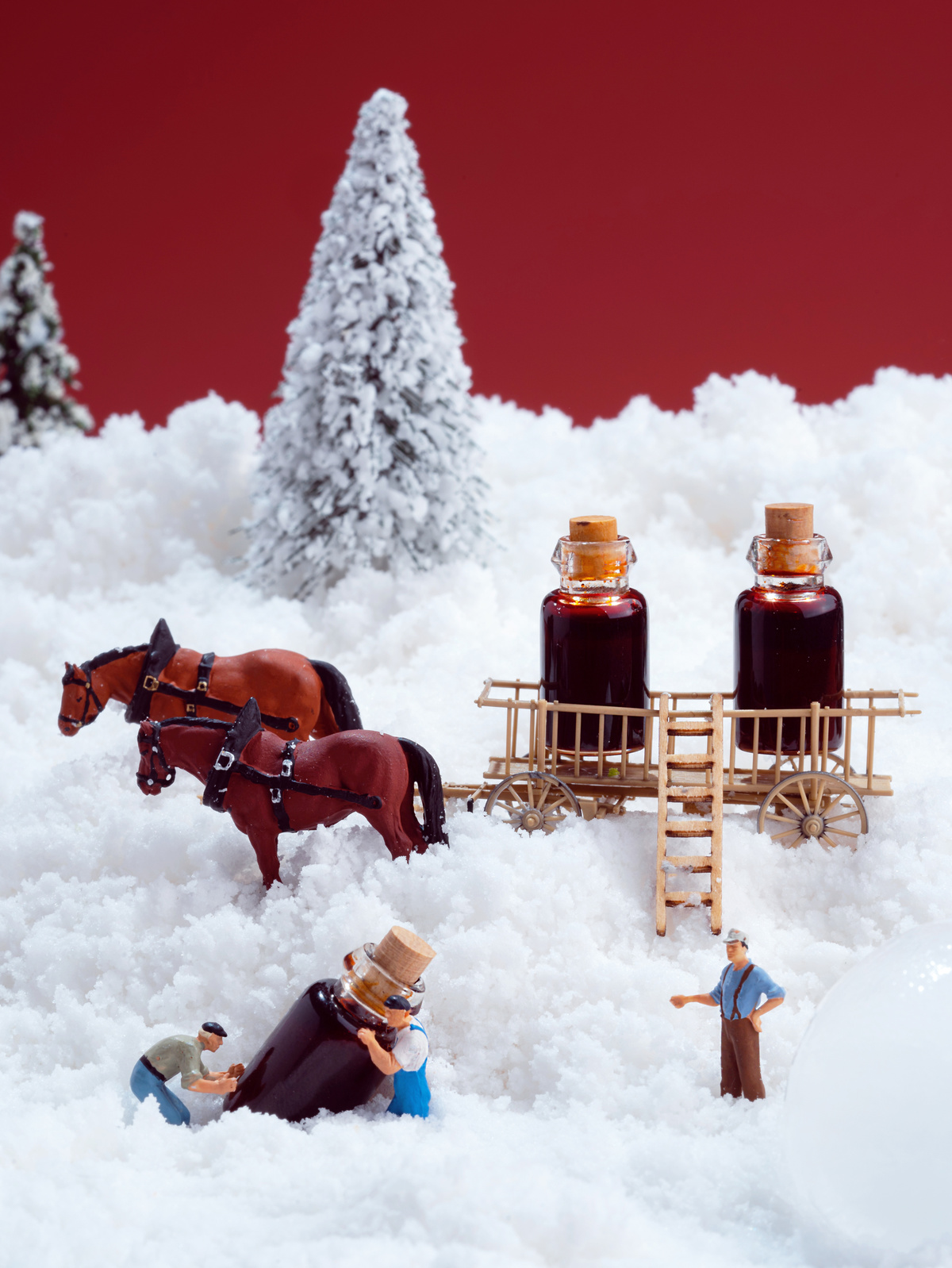 雪景中的人物和马的缩小版 figurine
