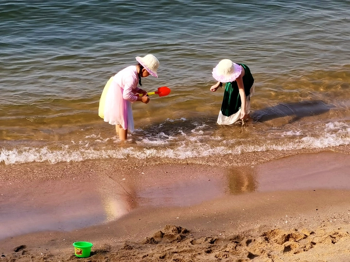 沙滩玩耍