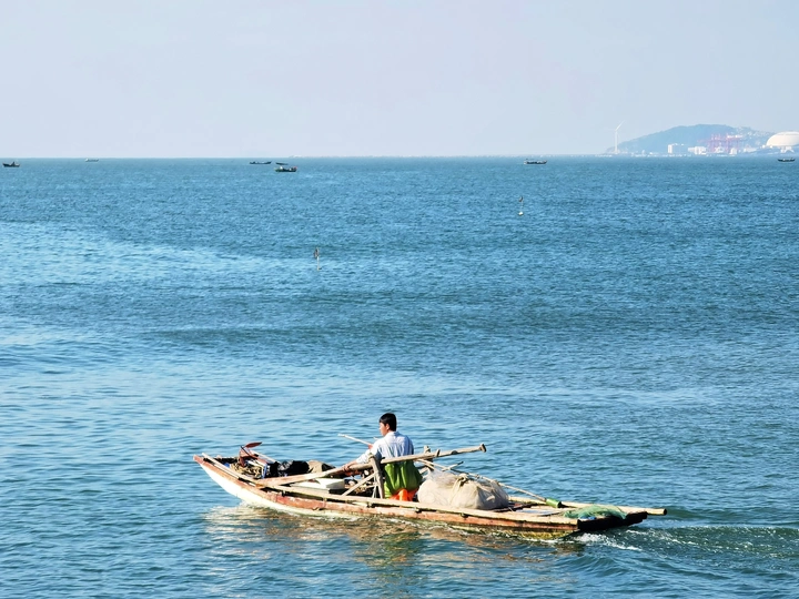 渔船出海