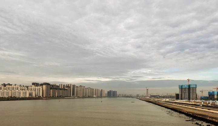 新津河两岸