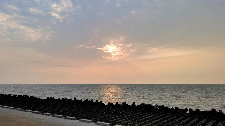 海岸晨光