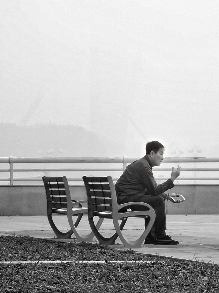 抽烟的男人