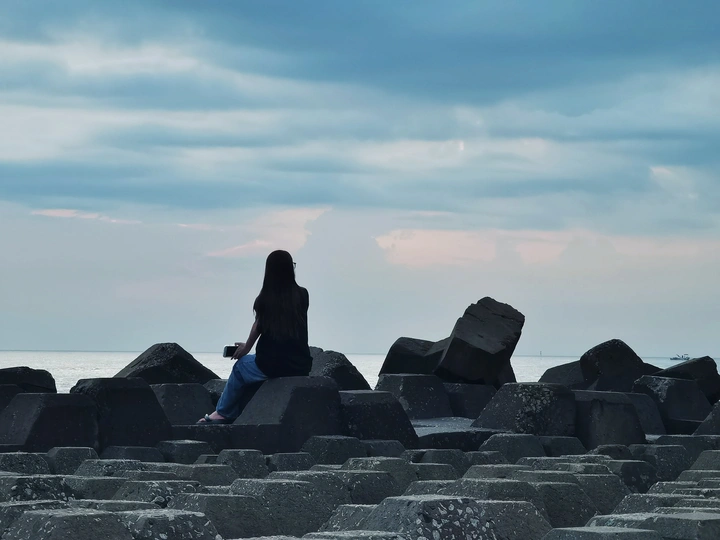 独坐观海