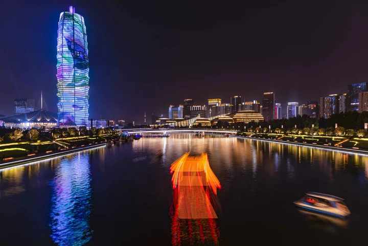 霓虹下的郑州CBD夜景